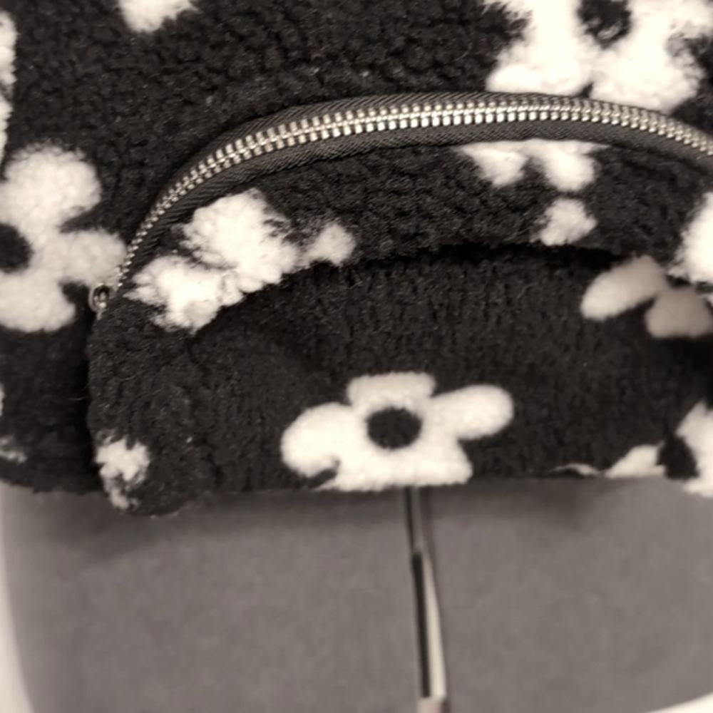 NWT MSRP$70 Skinnydip London Women's Scarlett  Flower Borg Small Backpack Black - Picture 5 of 6